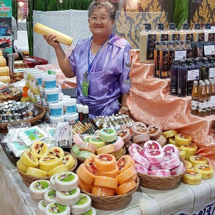 พิมเสนน้ำดอกโมก 10 กรัม ป้าปุ้ม ตรา ป้าปุ้ม - Image 2